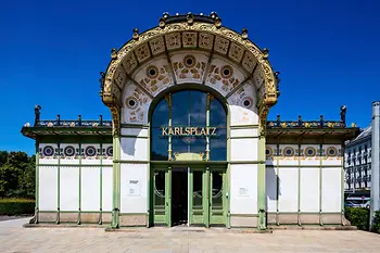 カールスプラッツ駅のオットー・ワーグナー・パビリオン 
