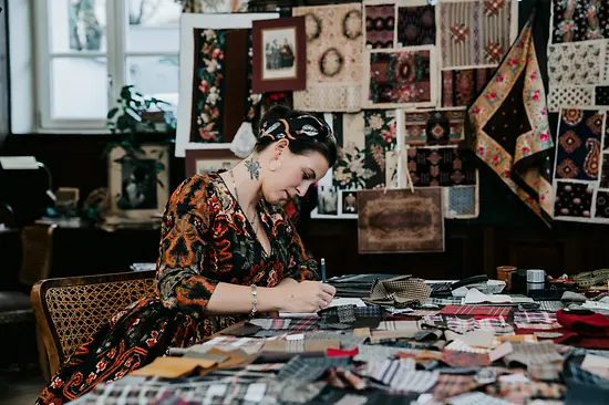 La diseñadora Lena Hoschek en su tienda